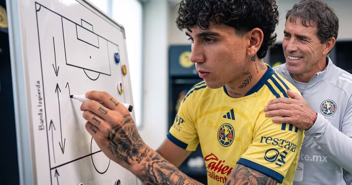 Kevin Álvarez asistió a Henry Martín frente a FC Juárez y continúa respondiendo desde la lateral izquierda que Guillermo Almada comenzó a trabajar con él.