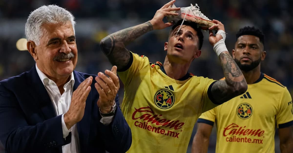 Ricardo Ferretti aplaudiendo a Brian Rodríguez y detrás Miguel Borja.