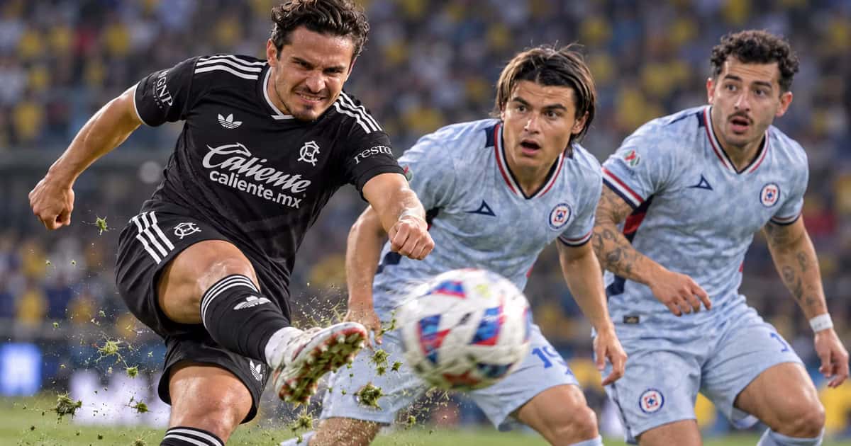 Raphael Veiga buscó sorprender a Cruz Azul con un remate de primera intención después de un pase filtrado durante el amistoso disputado en San Diego.