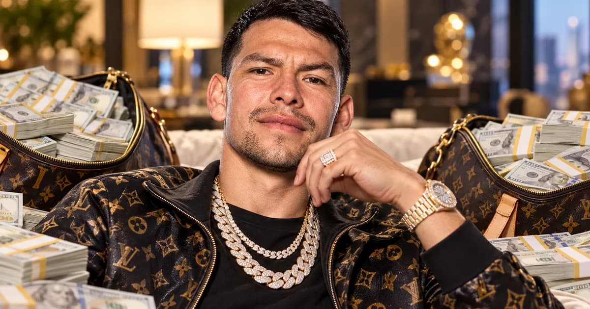 Hirving Lozano llamó la atención por su elegante llegada a Phoenix antes de incorporarse a la concentración de la Selección Mexicana.