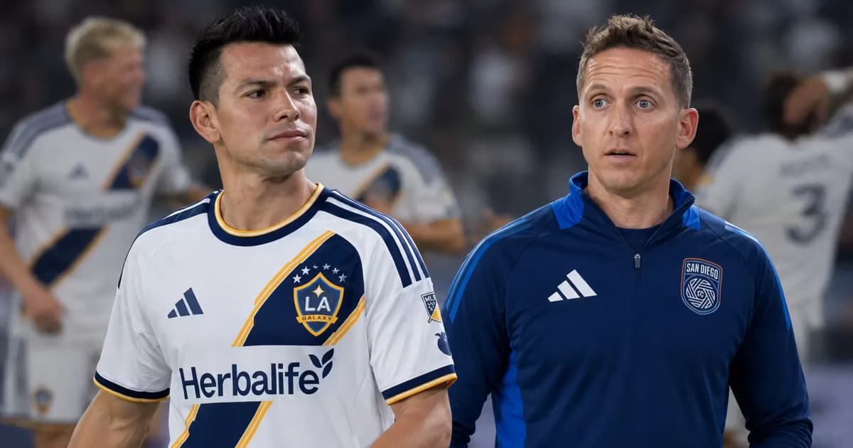 Hirving Lozano viendo retador a Mikey Varas