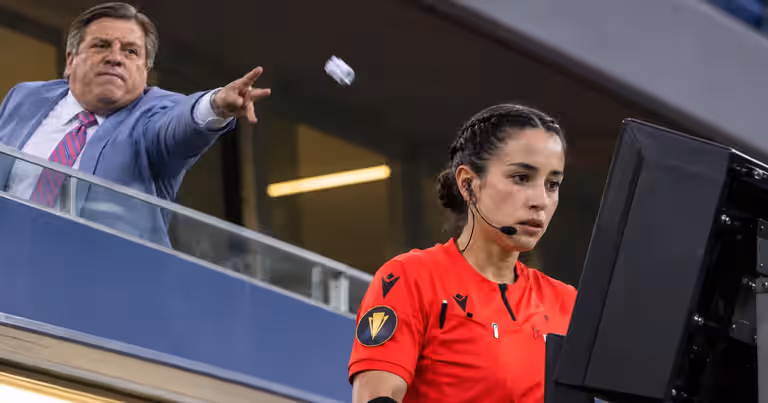 Katia Itzel anuló un golazo de media cancha del Atlante y Miguel Herrera no ocultó su molestia