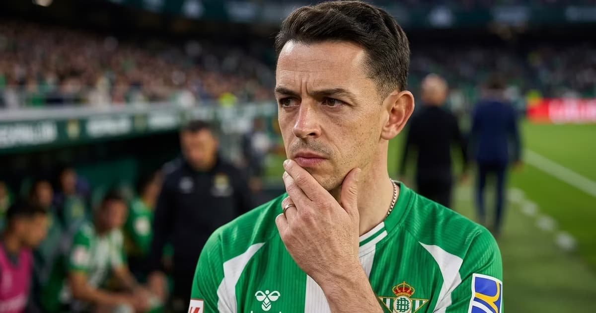 Álvaro Fidalgo mantiene su intención de continuar en el Real Betis y competir por recuperar protagonismo con Manuel Pellegrini.