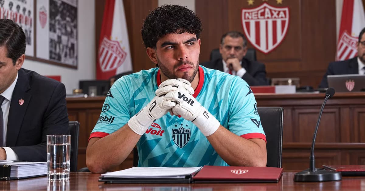 Luis Jiménez respondió con un gesto ofensivo a aficionados de Necaxa después de la derrota 1-0 frente a Puebla.