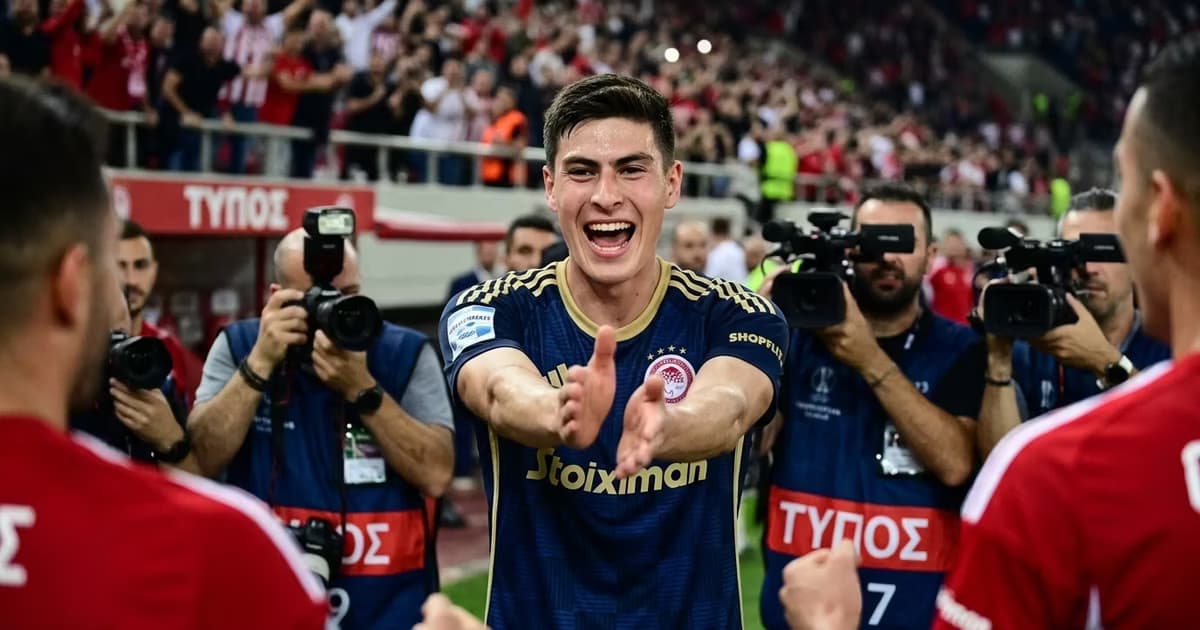 Armando “Hormiga” González marcó su primer gol oficial con Olympiacos durante su primera titularidad en el futbol europeo.