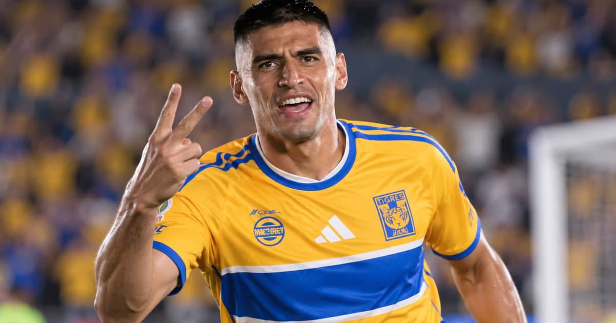 Memote Martínez marcó dos goles ante Santiago FC en un amistoso, pero todavía busca su primer tanto oficial con Tigres en Liga MX.