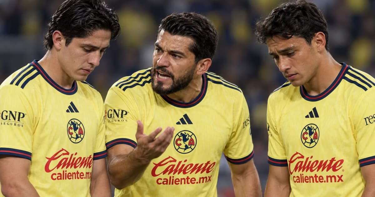 Henry Martín reunió a varios jugadores del América inmediatamente después del cuarto gol de Cruz Azul en el Clásico Joven.
