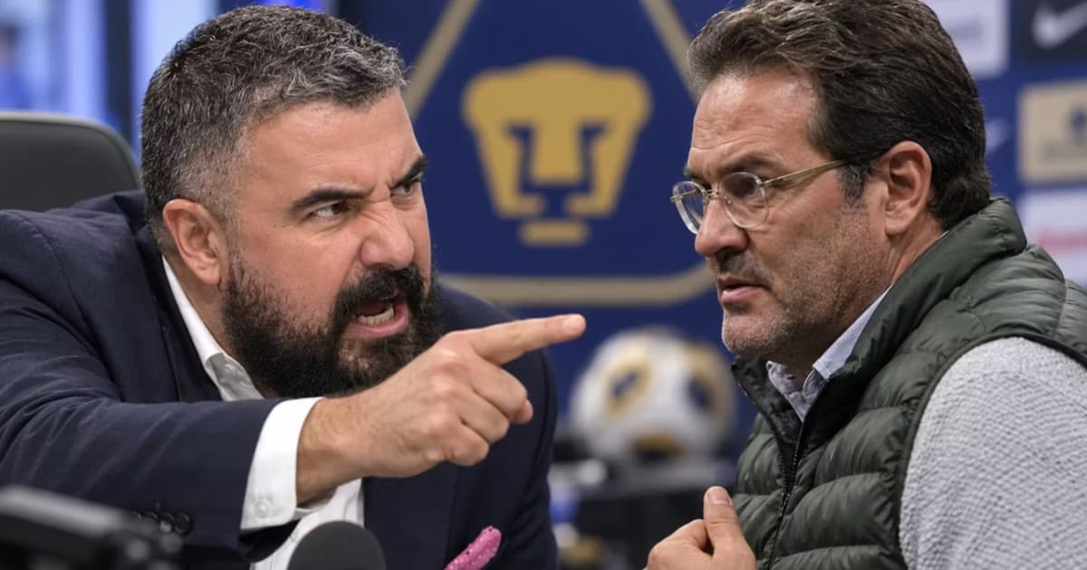 Álvaro Morales explotó contra la estructura deportiva de Pumas después de la goleada sufrida ante Chivas en el Estadio Akron.