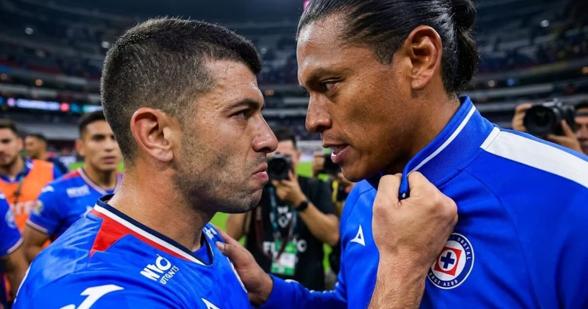 Erik Lira ya no jugará con Cruz Azul por decisión de Joel Huiqui