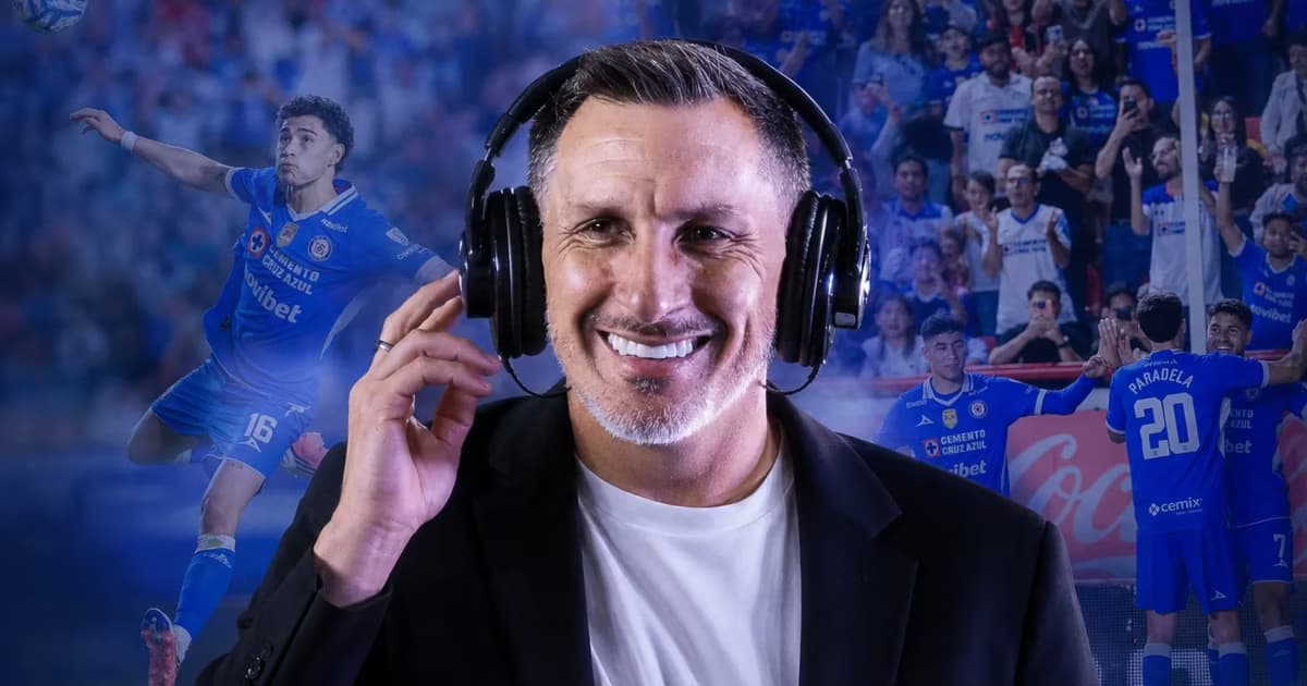 Christian Giménez sonriendo y de fondo, las escenas de Cruz Azul.