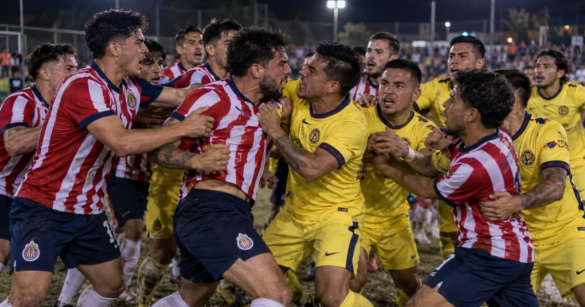 Nuevas imágenes muestran cómo la pelea entre Chivas Impulsora y América Buenavista escaló hasta involucrar a jugadores, bancas y aficionados, con César Arturo Ramos atrapado en medio del caos.