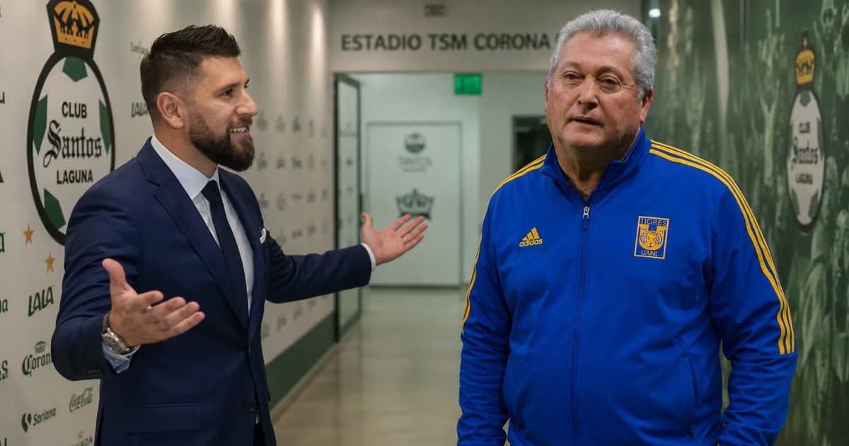 Jonathan Orozco con los brazos extendidos y a su lado Víctor Vucetich.