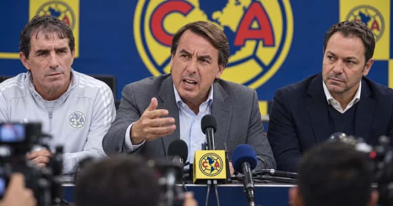 Emilio Azcárraga respalda a Santiago Baños mientras crecen los rumores de su salida del América