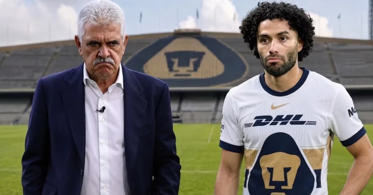 Ricardo Ferretti viendo decepcionado a César Huerta.