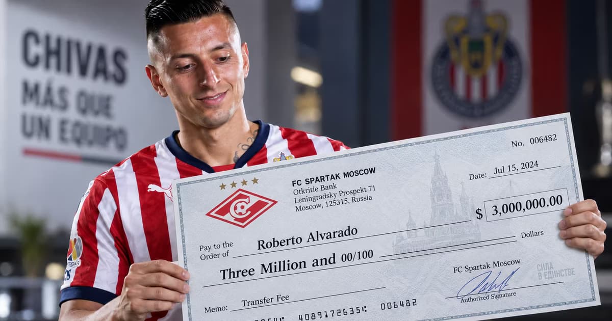 Roberto Alvarado permanece como una de las figuras de Chivas mientras Spartak de Moscú intenta convencerlo de continuar su carrera en Rusia.