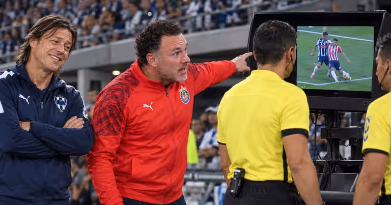 Chivas recibió un penal en contra que generó polémica ante Rayados