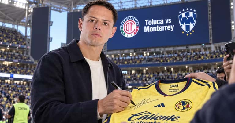 Chicharito Hernández firmó playeras del América en la final entre Rayados y Toluca