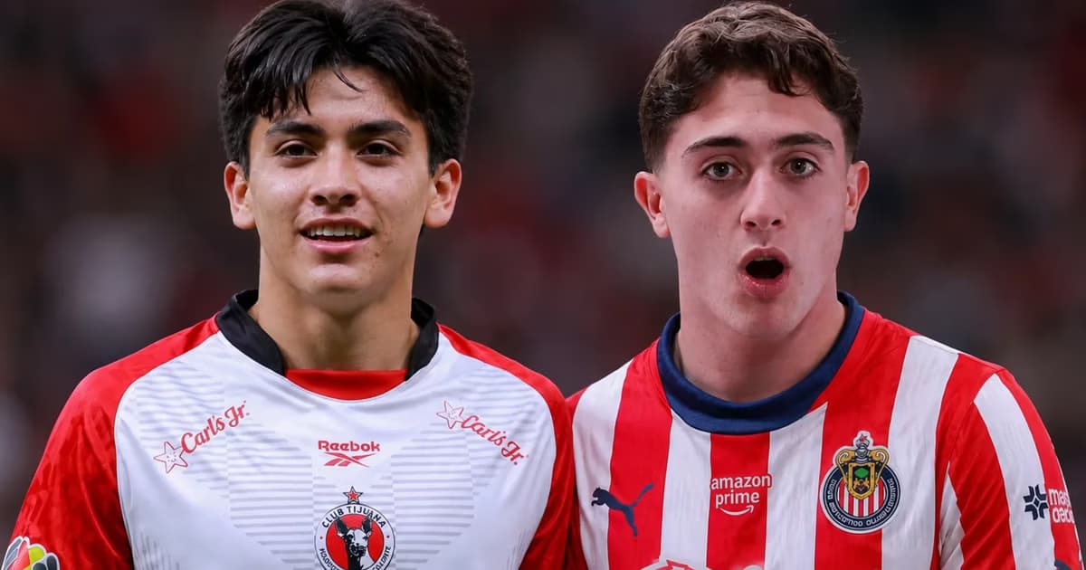 Gilberto Mora fue a despedirse de Brian Gutiérrez, quien reaccionó cariñoso.
