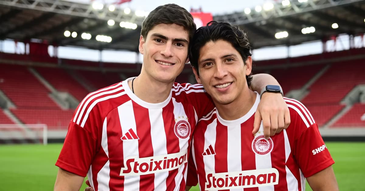 Armando González y Edson Álvarez podrían jugar juntos en el Olympiacos
