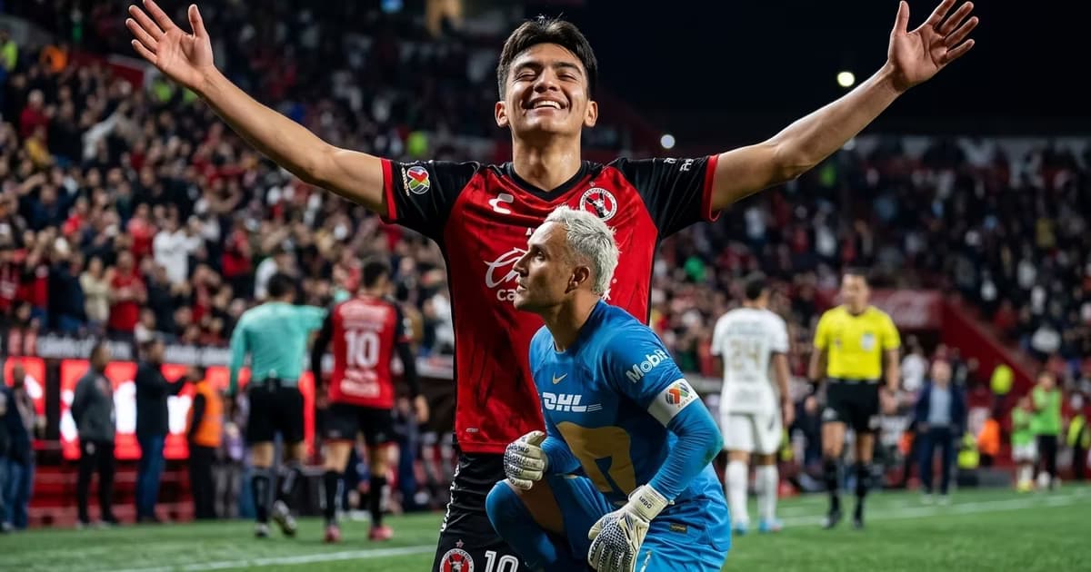 Gilberto Mora convirtió dos penales frente a Keylor Navas y fue la gran figura en la victoria 2-0 de Xolos sobre Pumas.