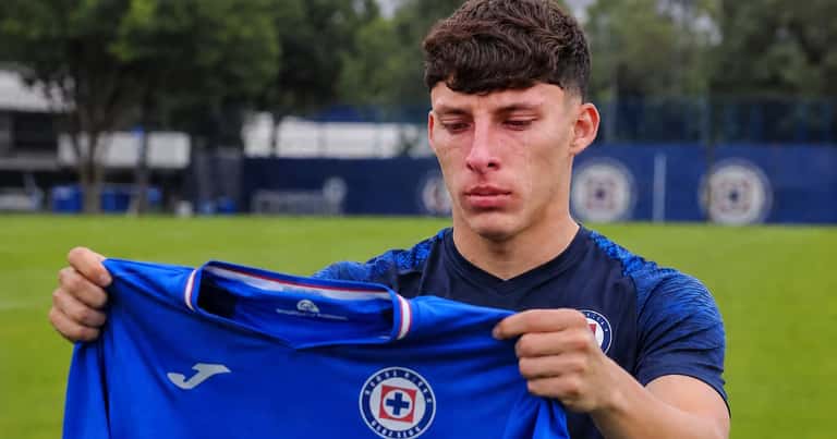 Necaxa evitaría que Cruz Azul se refuerce con Heriberto Jurado para este Apertura 2026