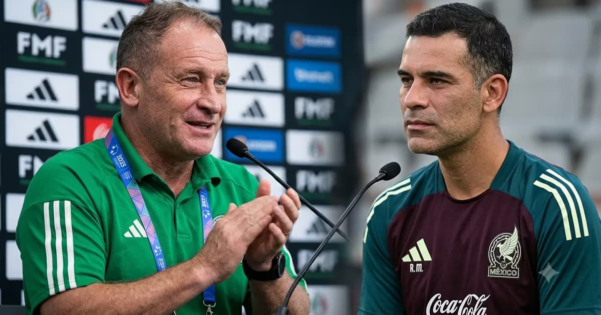 Andrés Lillini aplaudiendo a Rafa Márquez