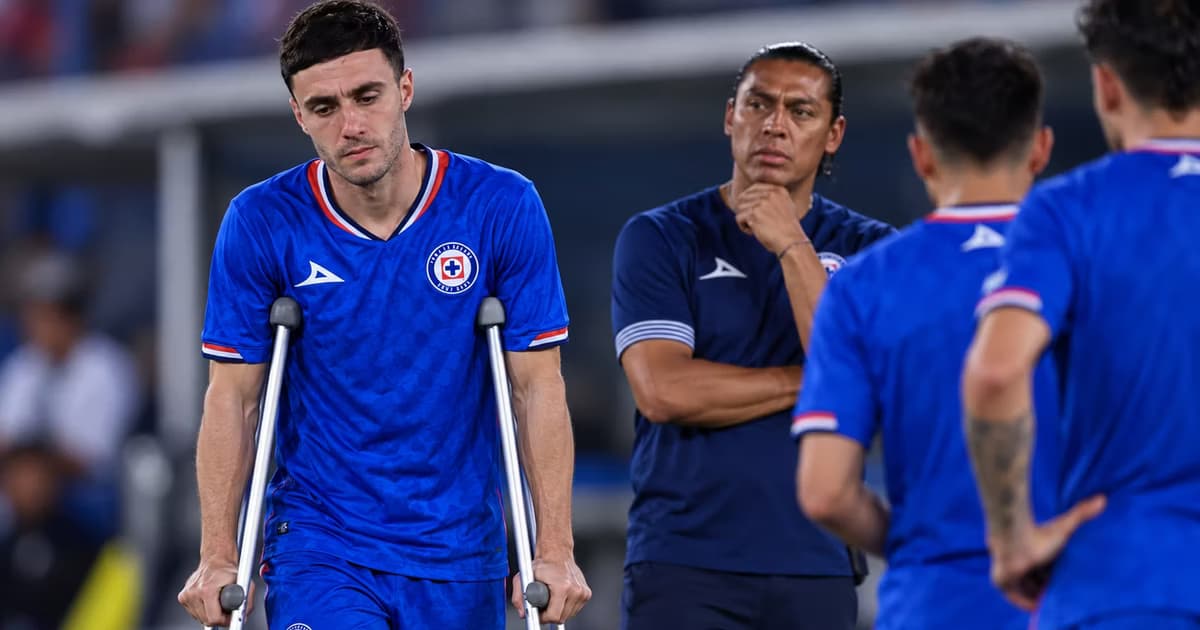 José Paradela continúa recuperándose de sus molestias físicas, mientras Joel Huiqui analiza sus alternativas para enfrentar a Pumas.