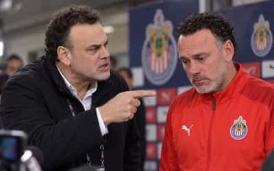 Gabriel Milito discutió con un periodista después del empate 2-2 entre América y Chivas en el Clásico Nacional.