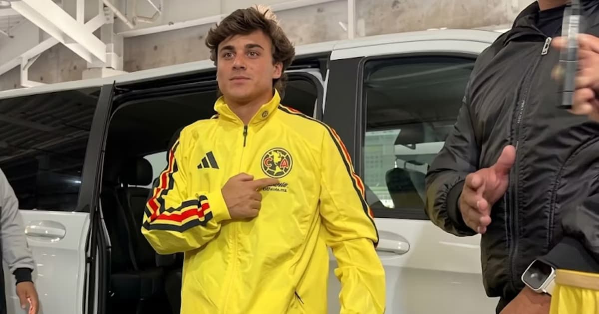 Carlos Álvarez fue sorprendido por un revendedor de playeras