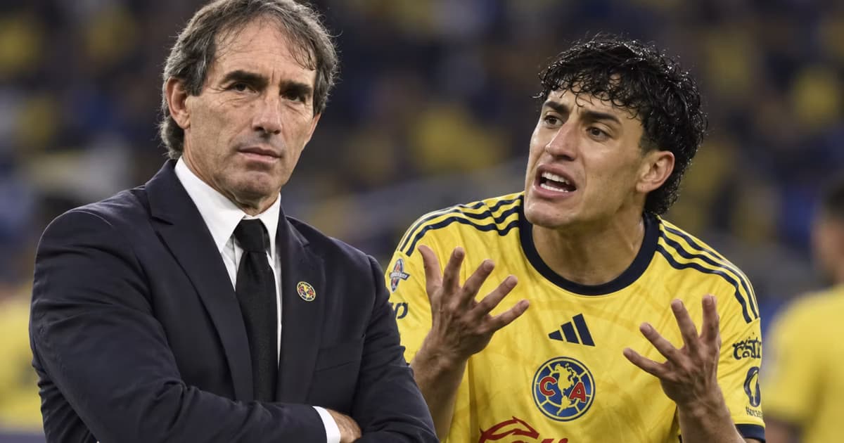 Alejandro Zendejas mostró molestia después de ser sustituido ante Chivas, mientras Guillermo Almada explicó posteriormente que el atacante todavía está recuperando ritmo competitivo tras su lesión.