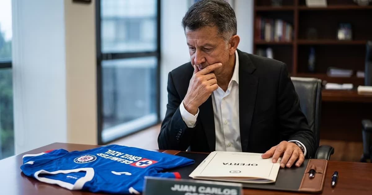 Juan Carlos Osorio está sin equipo desde marzo y su nombre comenzó a aparecer entre las alternativas para el banquillo de Cruz Azul.