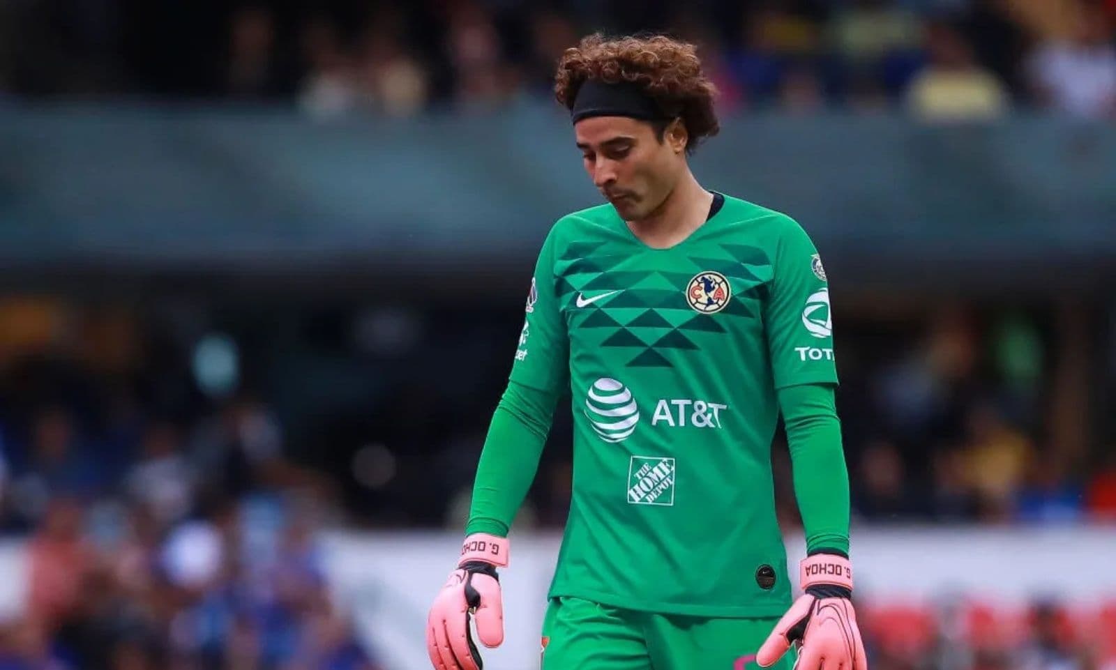 A Guillermo Ochoa no le dio mucho gusto la goleada que sufrió el América y tomó una importante decisión sobre su carrera.