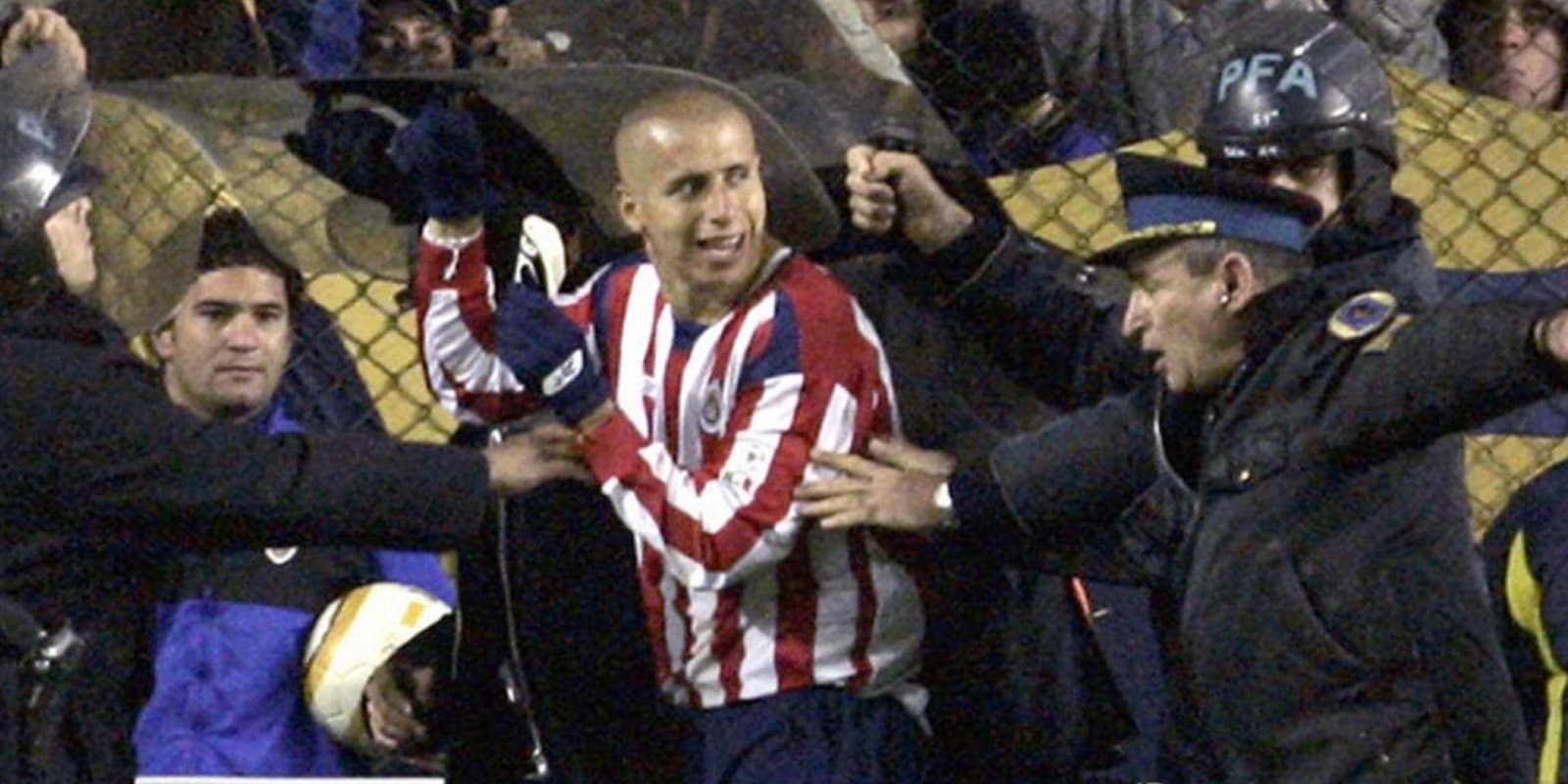 Adolfo Bautista saliendo de La Bombonera tras el Boca Juniors vs Chivas / FOTO TUDN