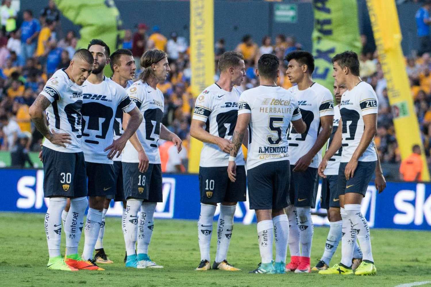 Aficionados de Pumas piden el regreso de Alan Mendoza, quien pausó su carrera como futbolista para participar en el Exatlón México y se encuentra sin equipo.