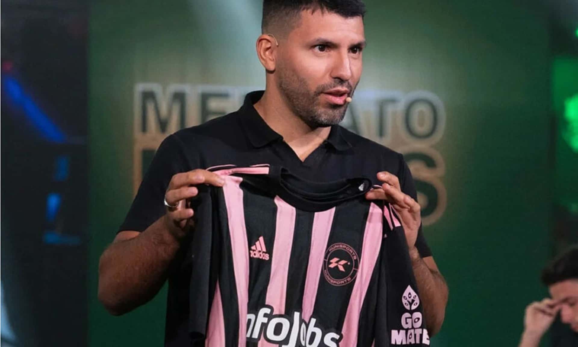 Agüero contó el dinero que pagó por un refuerzo, 45 mil dólares.