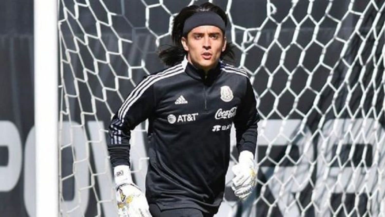 Agustín Marchesín felicitó a Carlos Acevedo por su llamado a Selección y de paso le dijo que se cortara el pelo.