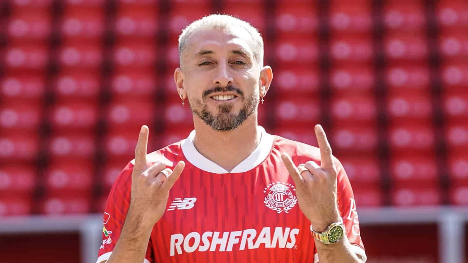 Al igual que HH, este futbolista deberá ver el debut de su equipo desde la grada