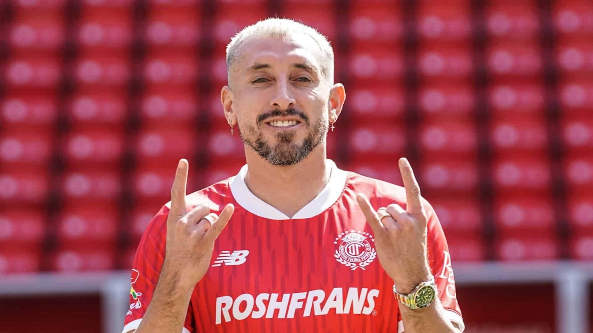 Al igual que HH, este futbolista deberá ver el debut de su equipo desde la grada