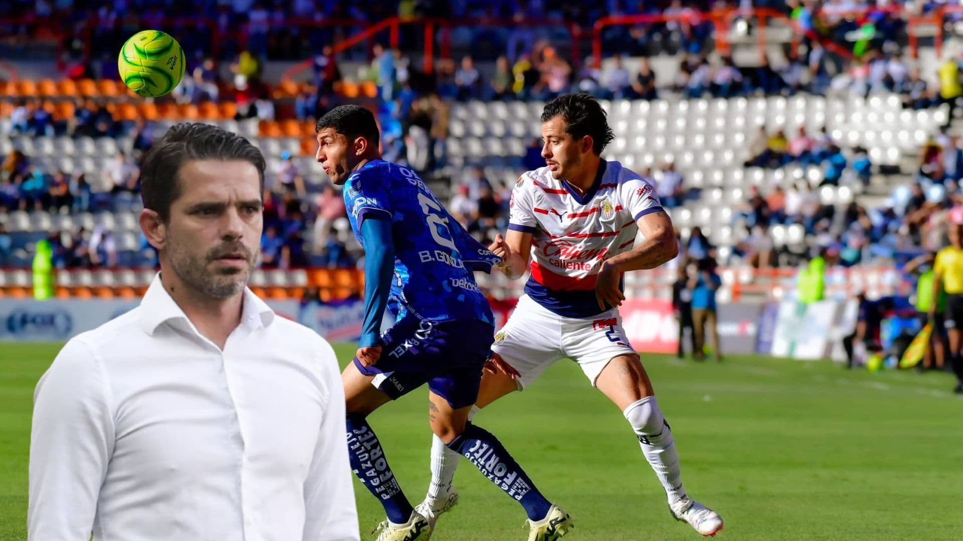 Alan Mozo disputando un balón vs Pachuca