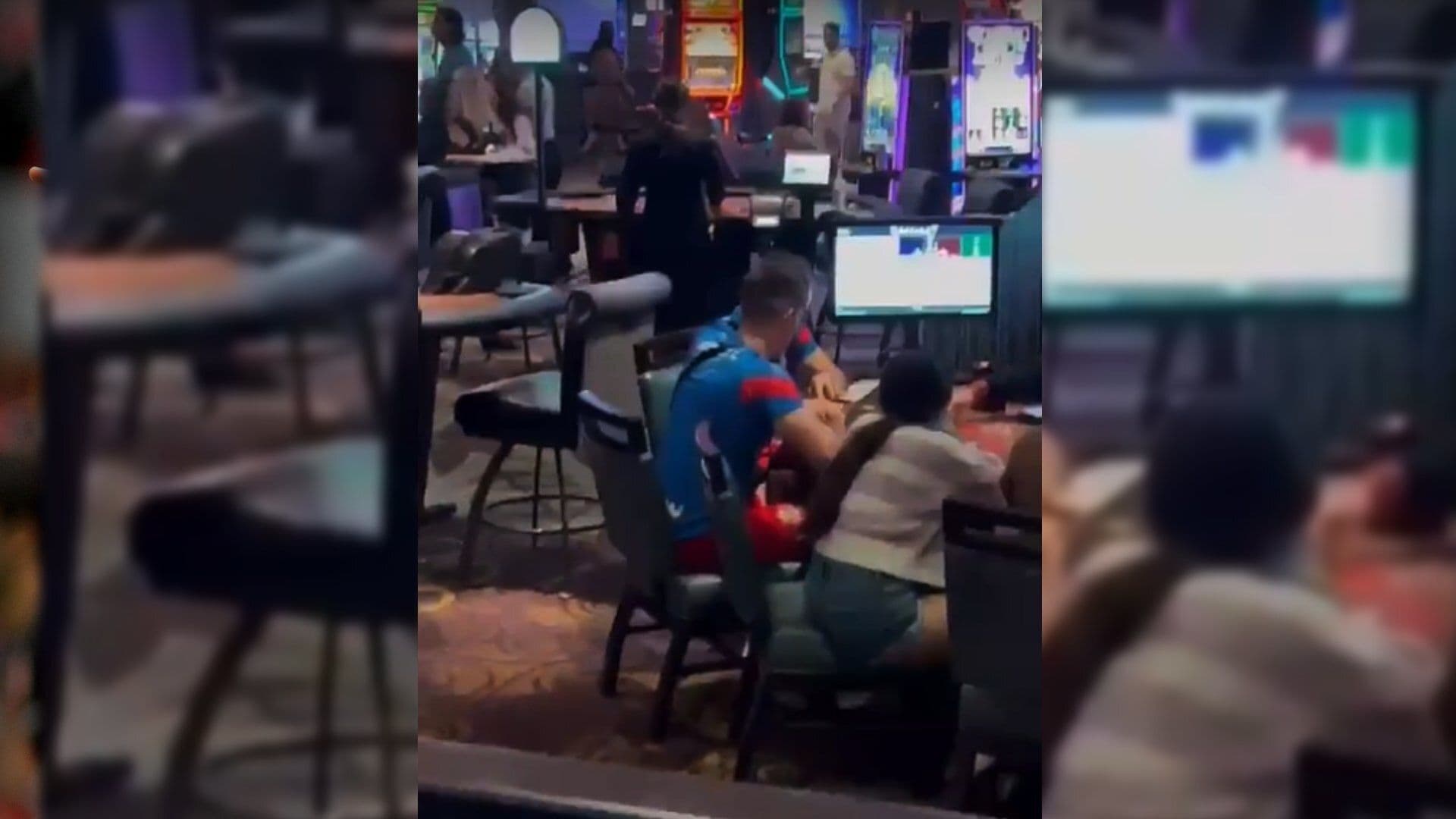 Alan Mozo y Santiago Ormeño no pierden su tiempo y aprovechan para irse a un casino