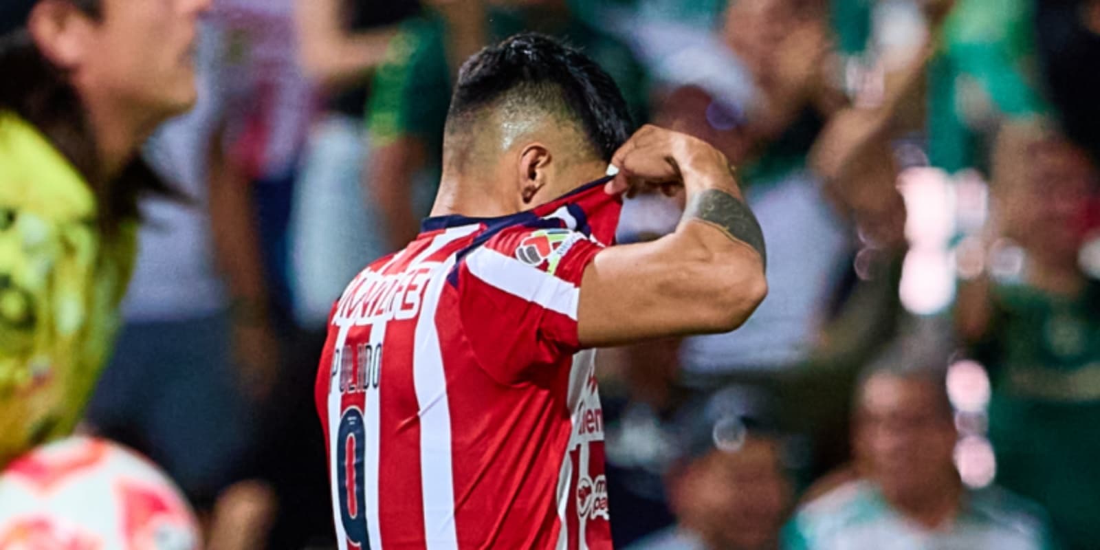 Alan Pulido tras su penal errado ante Santos Laguna / FOTO ESTO