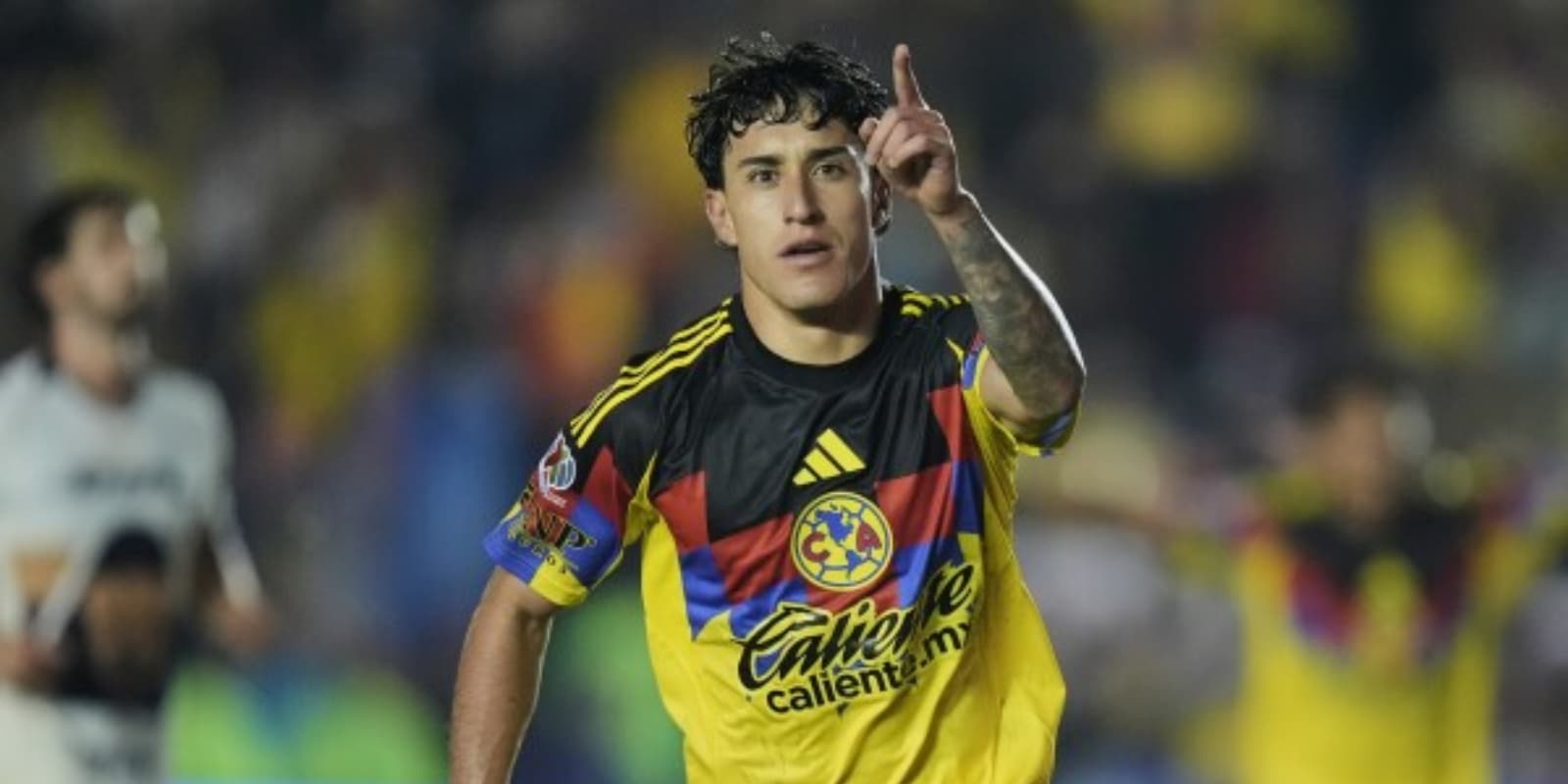 Alejandro Zendejas festejando su gol sobre Pumas / FOTO AP