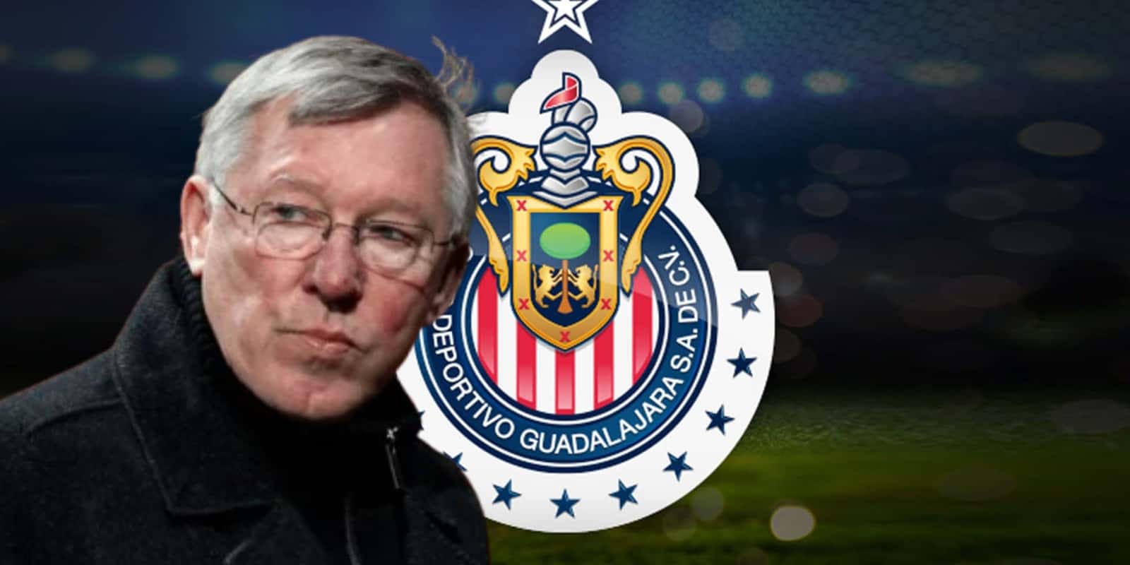 Alex Ferguson junto al escudo de Chivas / FOTO COACHES VOICE