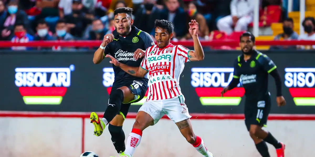 Alexis Vega anotó en el partido amistoso de Chivas ante Necaxa, y en el festejo habría dejado ver que seguirá en el club.