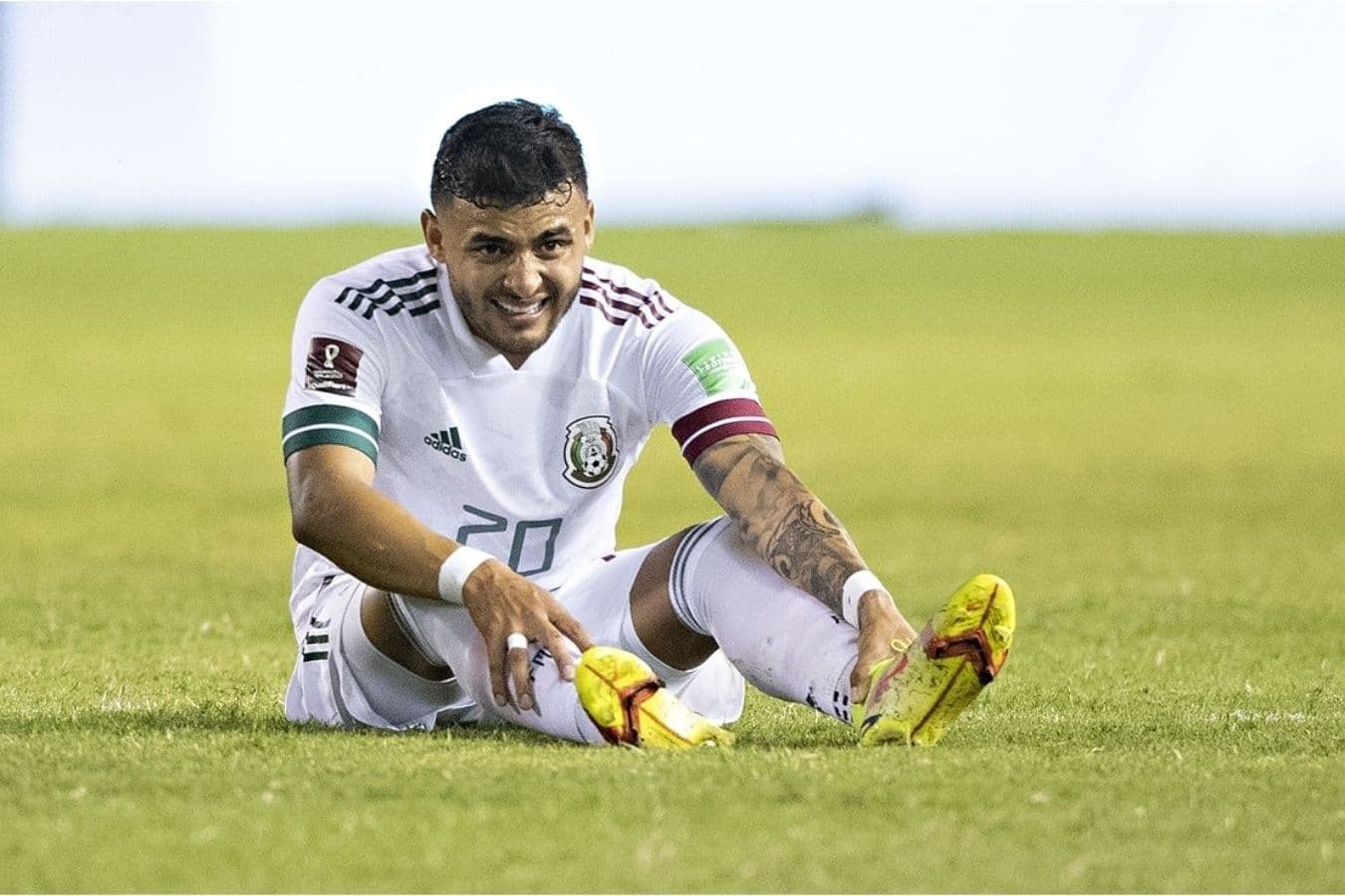 Alexis Vega salió lesionado y se revela la condición física en la que se encuentra el jugador de Chivas y la selección mexicana