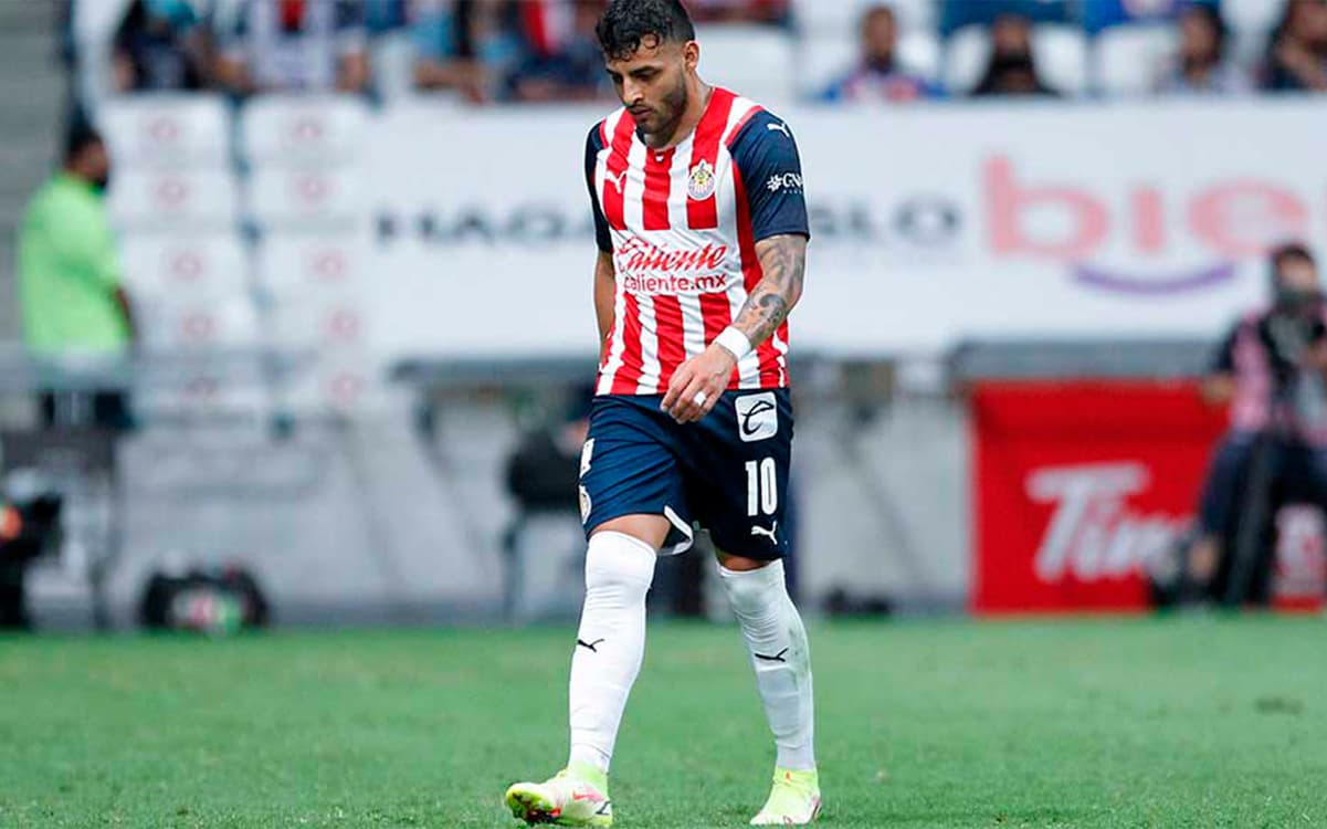 Alexis Vega sorprendió al despedir en sus redes sociales a Uriel Antuna ante la llegada de Roberto Alvarado a Chivas.