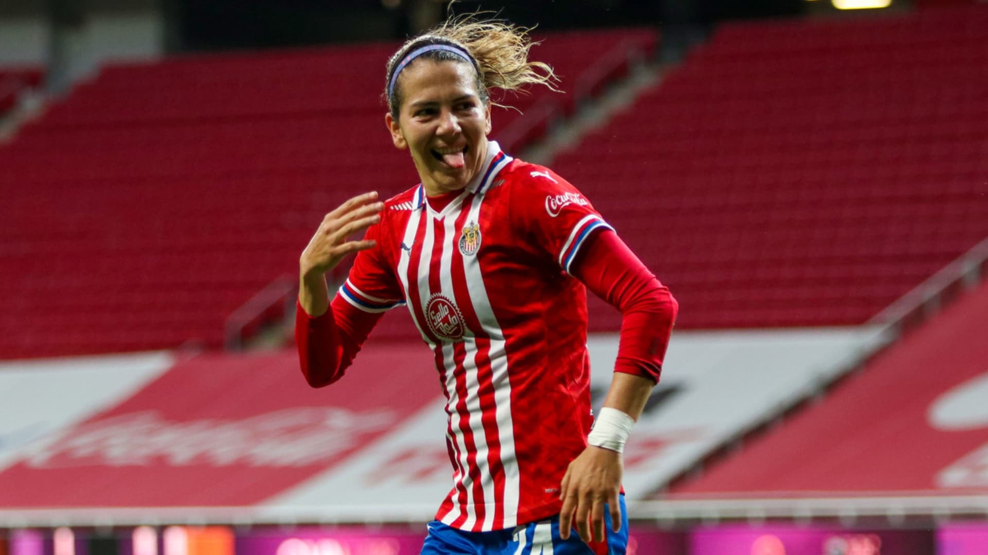 Alicia Cervantes celebrando gol con Club Deportivo Guadalajara (Foto: Milenio)