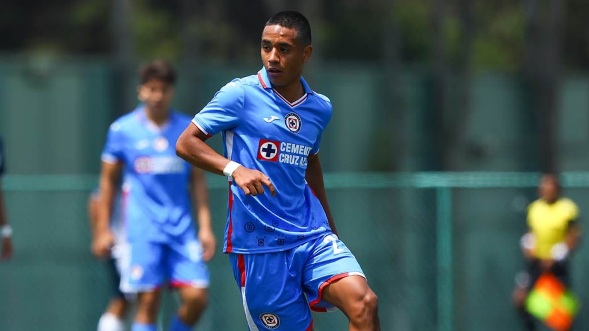 Amaury Morales con la camiseta del Cruz Azul. (Foto: Fútbol Total)