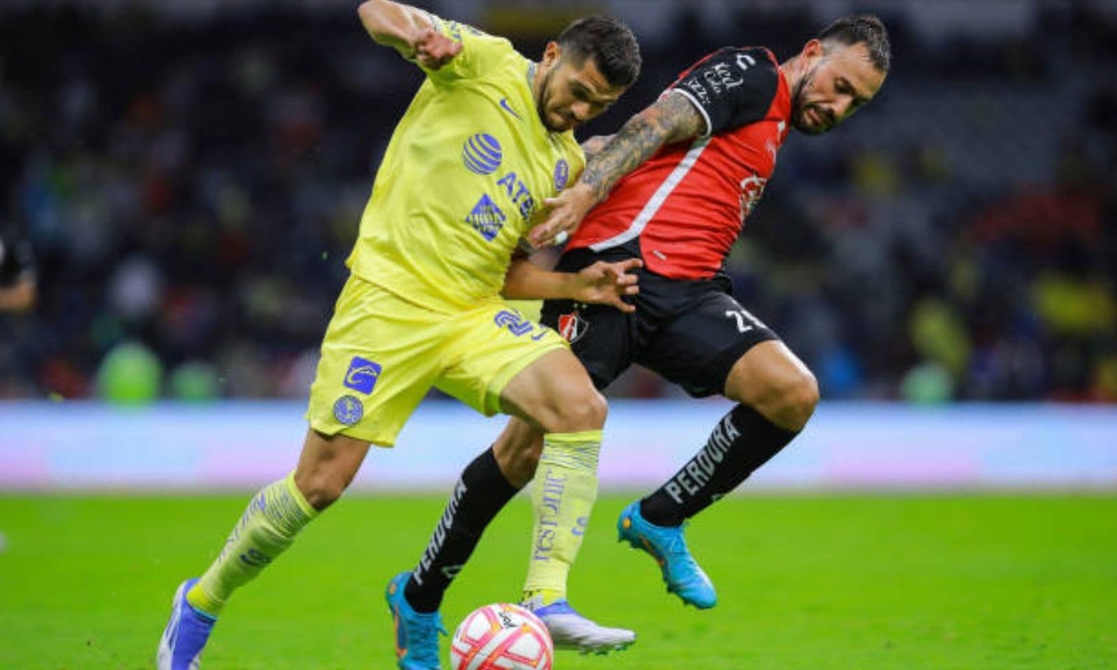 América debutó ante Atlas, donde sus uniformes generaron polémica; Guillermo Ochoa tuvo que salir con el del torneo pasado