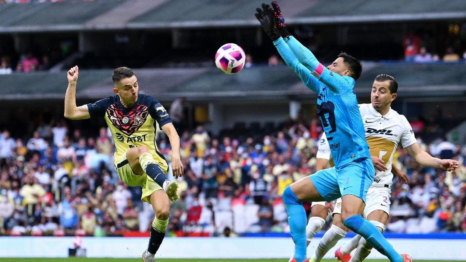 América vale más del doble que Pumas, pues existe una diferencia de 52,10 millones de euros entre uno y otro; sin embargo, con todo y eso los universitarios dejaron en el camino a los azulcremas.